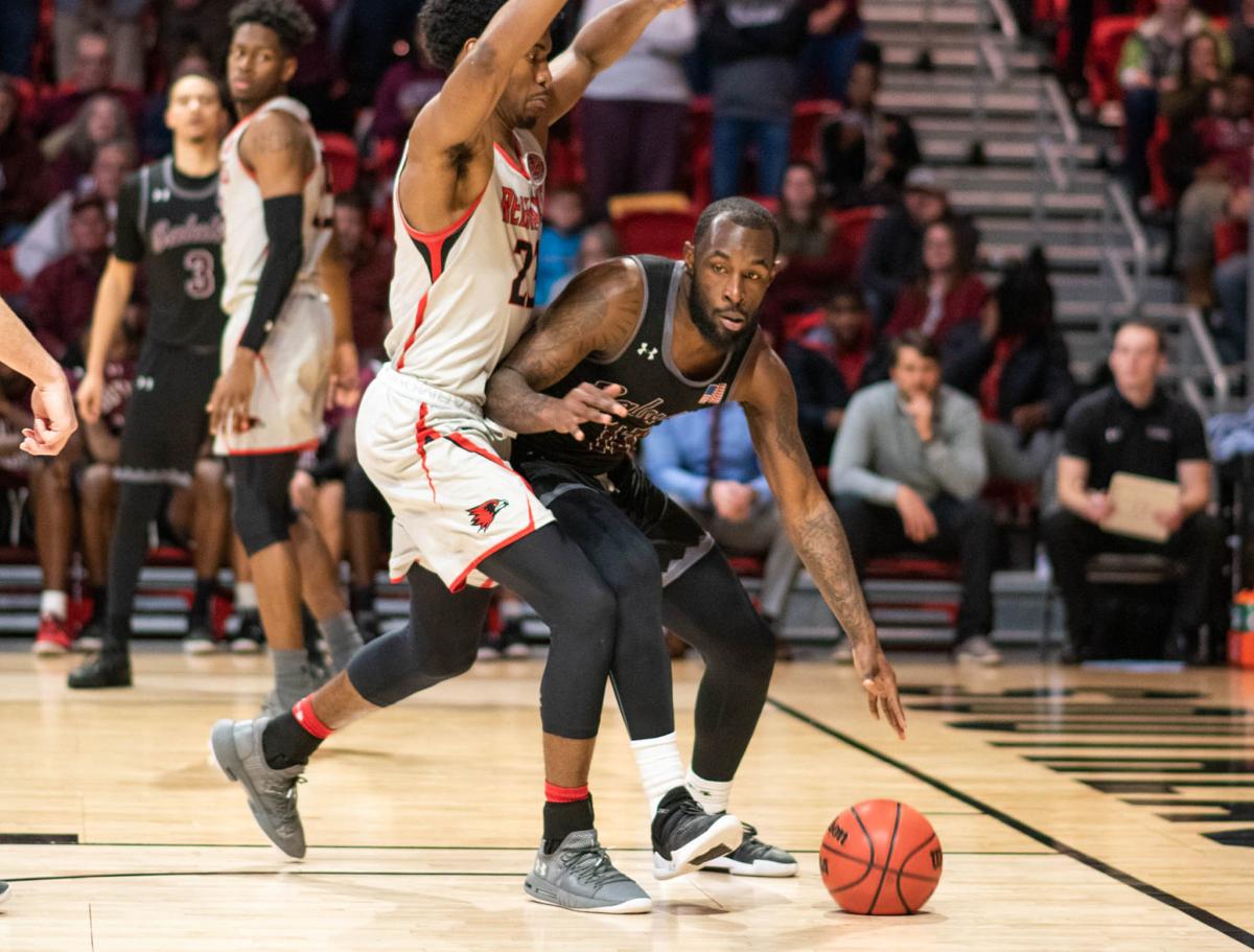 Siu Men S Basketball Lloyd Proves Elusive In Salukis 83 73 Win