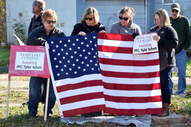 Updated Southern Illinoisans pay respects as body of Tamaroa soldier