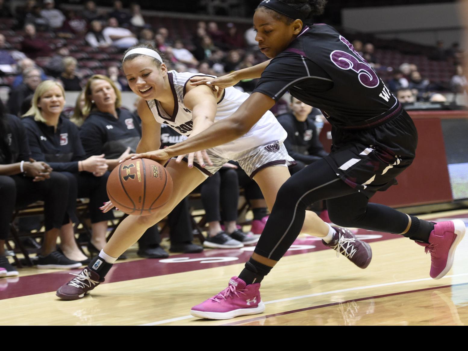 Siu Women S Basketball Salukis Open Mvc Tournament Against