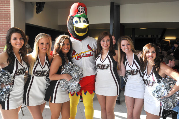 Fredbird girls unveil former St. Louis Cardinals manager Tony