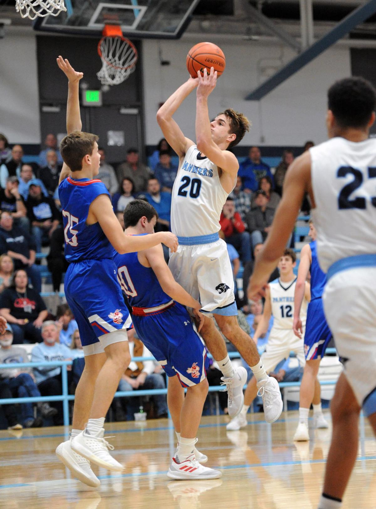 Boys Basketball Pinckneyville S Riggins Hits Game Winning Shot To Down No 1 Nashville Boys Basketball Thesouthern Com
