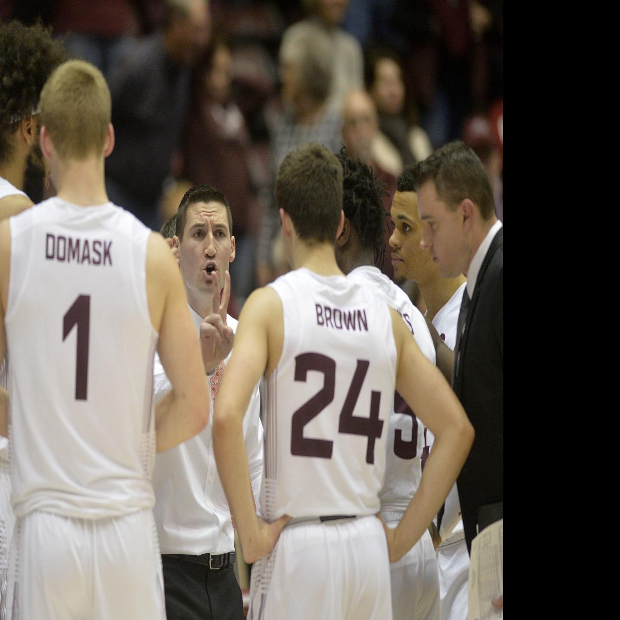 Siu Men S Basketball Streaky Salukis Try To Stay In Mvc Title