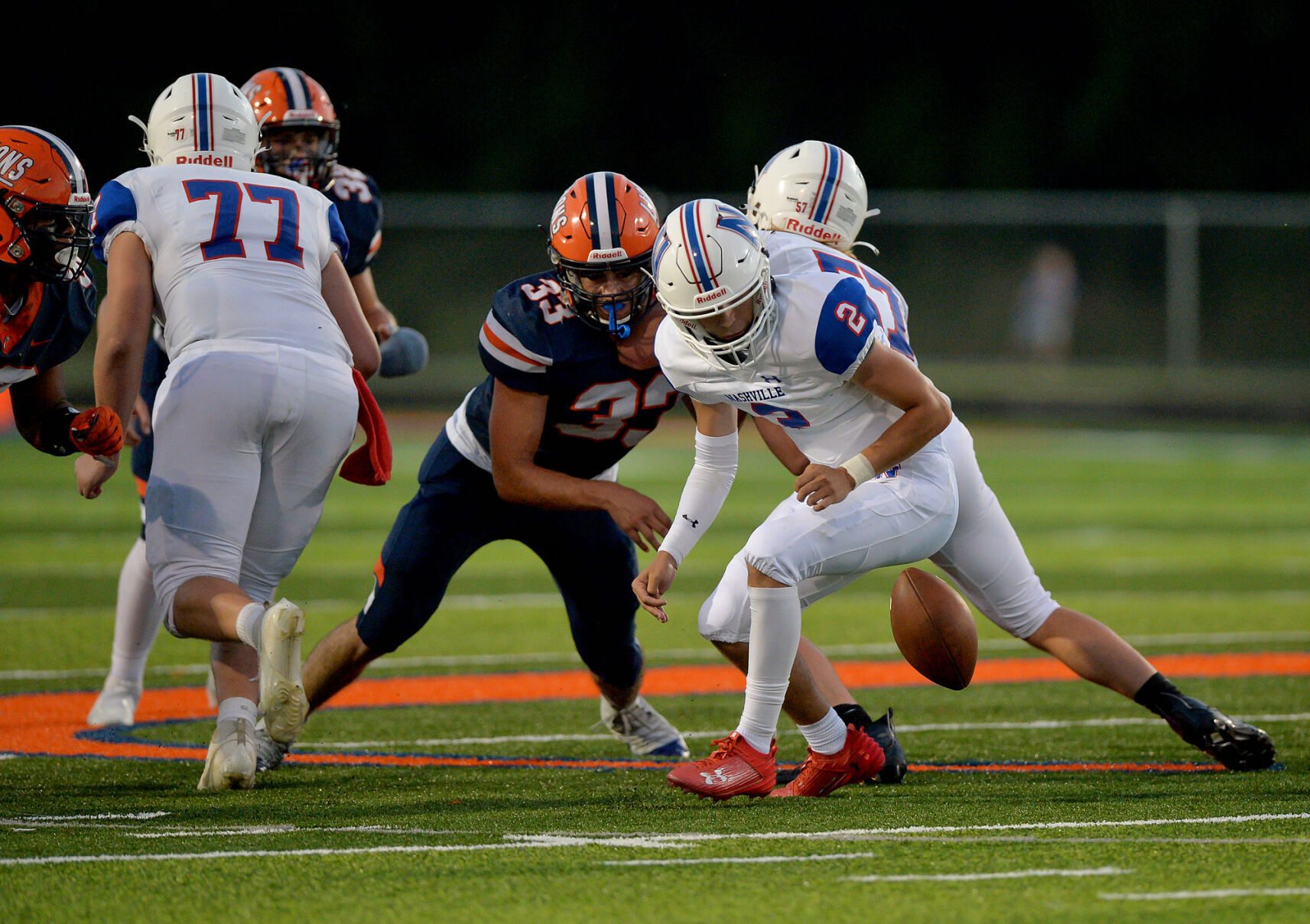 Harrisburg set to face undefeated Carterville in football