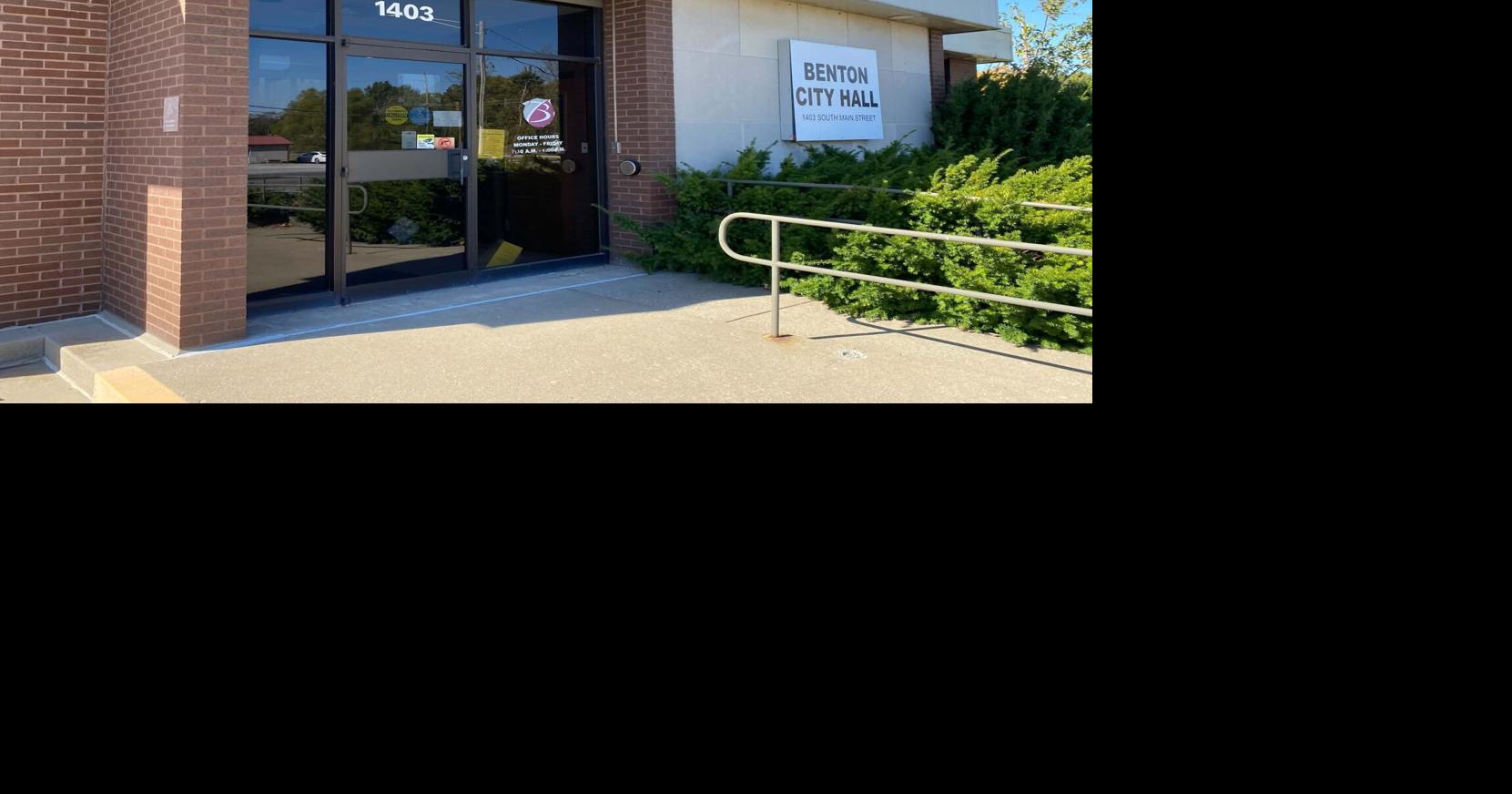 Benton plans to sell former City Hall amid mold problems