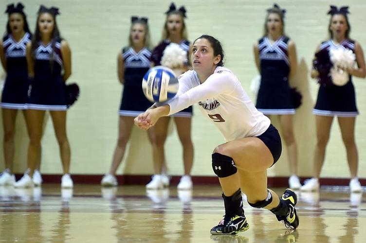 SIU volleyball loses top assistant to Division III school Sports