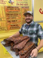 Sorotan Bisnis |  Blazing Trails Texas BBQ Ryan Pursell menarik persahabatan dan berkah awal