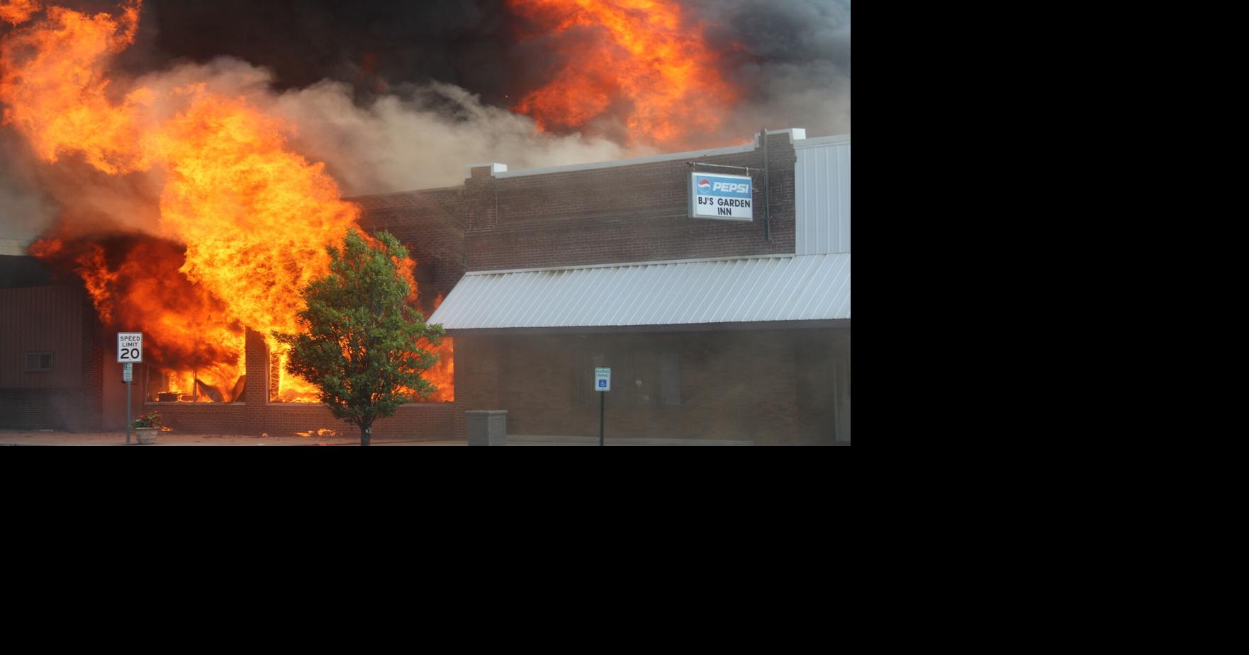 Fire destroys three downtown Du Quoin businesses