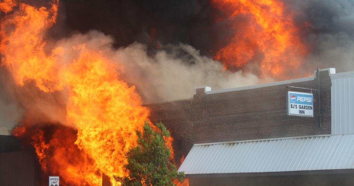 Fire destroys three downtown Du Quoin businesses