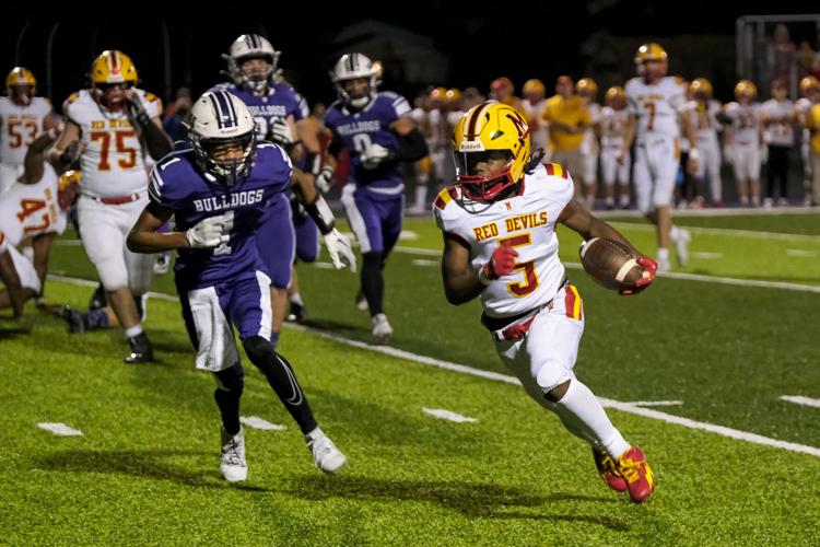 High School Football Murphysboro blitzes Harrisburg, 400 High School Sports