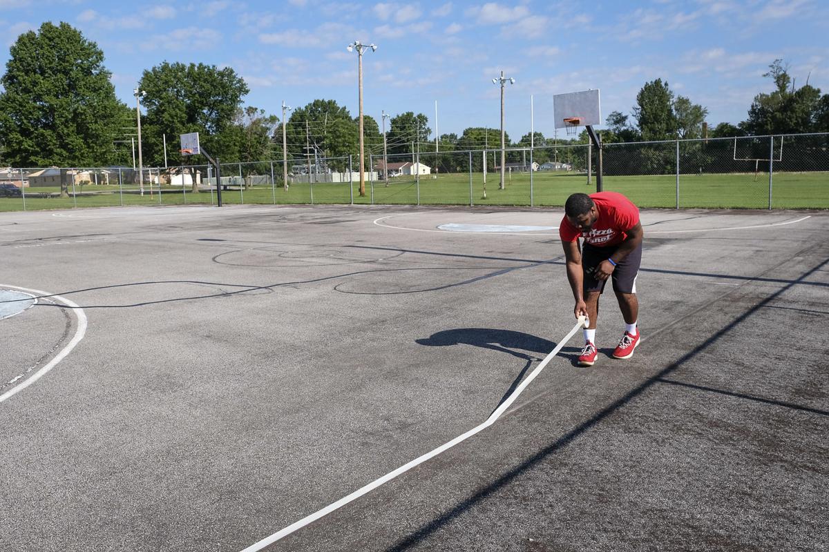 Carbondale S Rucker Park Volunteers Fix Up Attucks Basketball