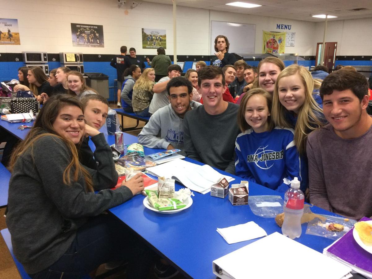 Anna Jonesboro High School Students Discuss Visiting Siu