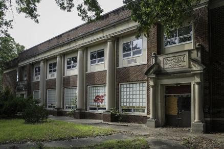 Carbondale votes to demolish old high school building - Vimarsana News