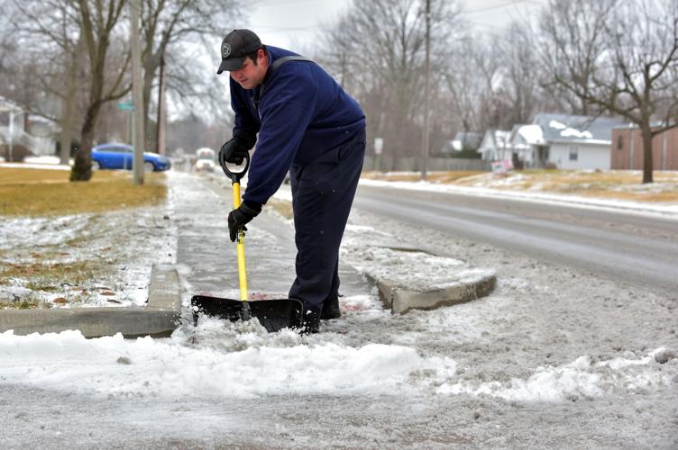 Southern Illinois road crews work to clear streets after winter storm ...