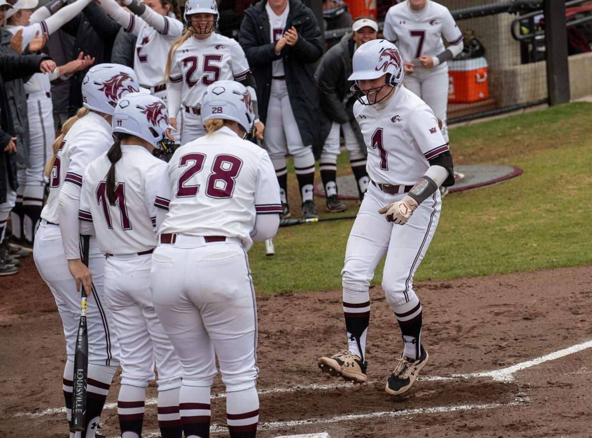 MVC Notebook Santa delivers SIU softball team Mexico trip