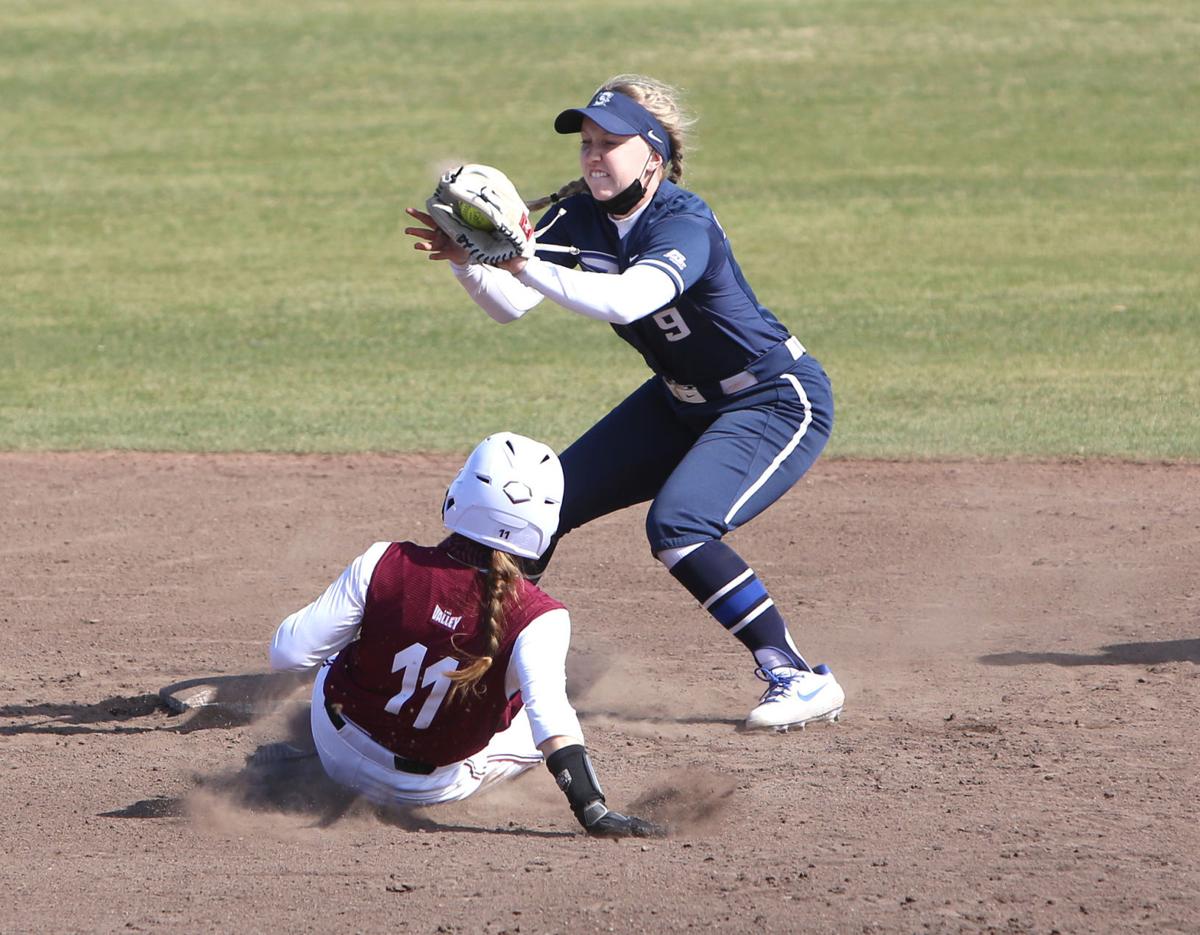 Saluki Softball Siu Extends Winning Streak With Victory Over Creighton College Softball Thesouthern Com