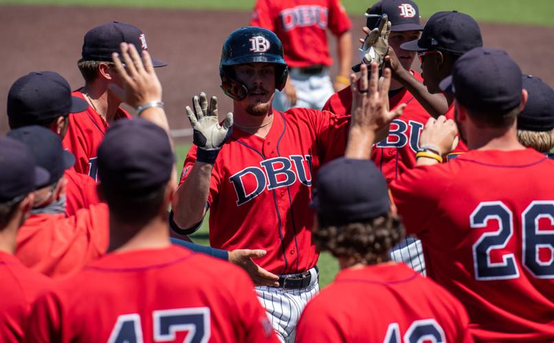 Vanderbilt eliminates Illini from NCAA baseball tournament