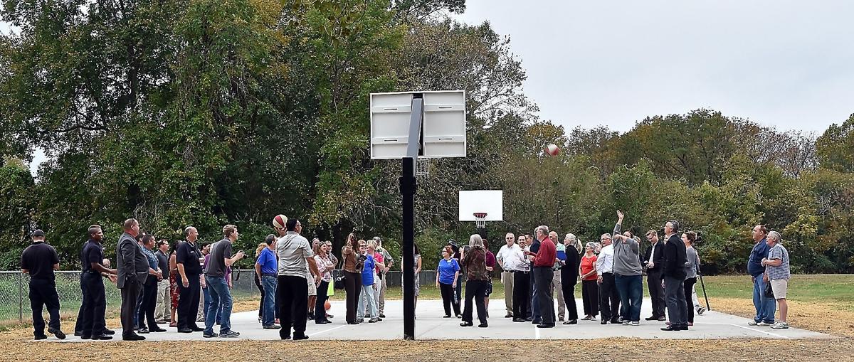 Nothing But Net Tatum Heights Park Residents Celebrate New Basketball Court In Carbondale Carbondale Thesouthern Com