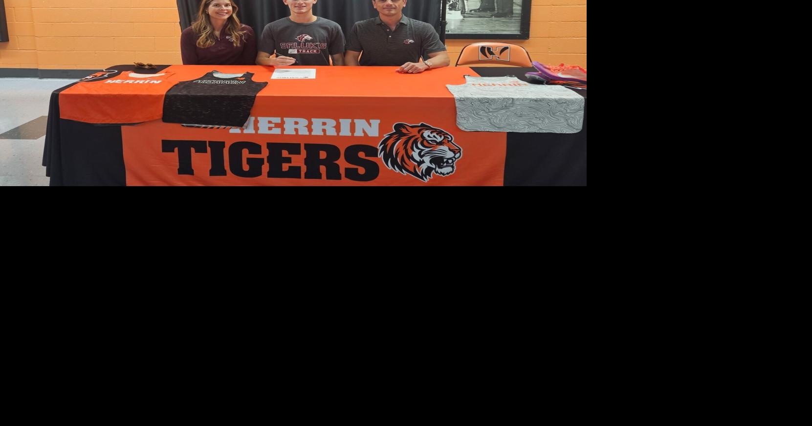 Vận Động Viên Điền Kinh Hàng Đầu Herrin Nhận Học Bổng Chạy Tại Đại Học Nam Illinois