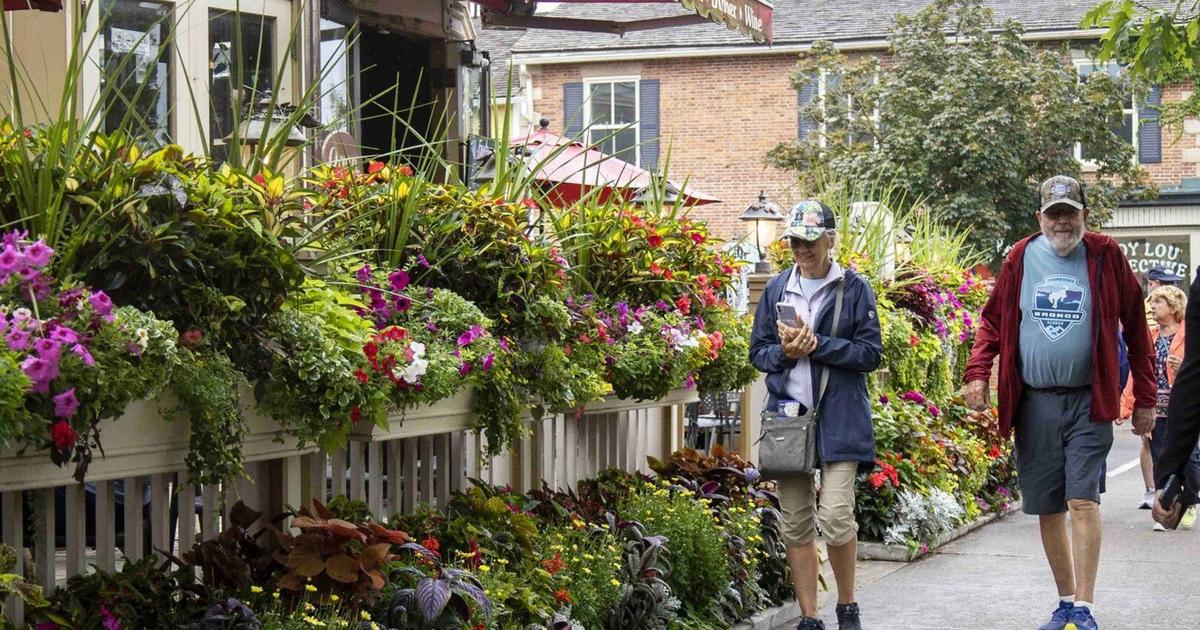 Politics left at the border as Niagara-on-the-Lake welcomes ‘our U.S. neighbours’