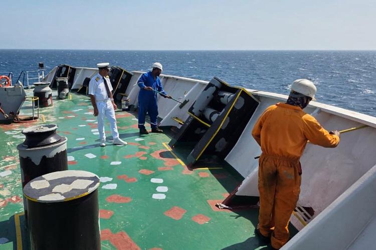 An Iraqi captain keeps sailing despite the threat of attack amid ...