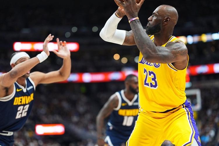 LeBron James breaks the NBA career field goals record in the Lakers ...