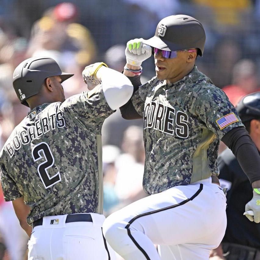 Tatis' spectacular catch, Soto's soaring homer help the Padres rout the  Cardinals 12-2