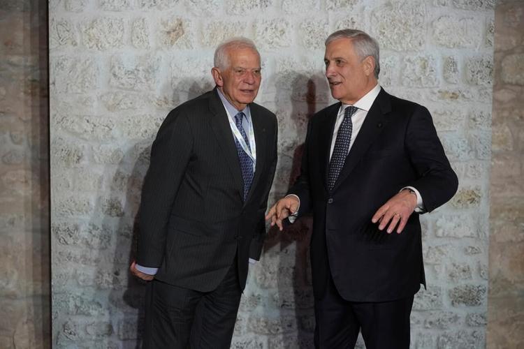 Spectacular Middle East Crisis Live: Us Blockade Of Iranian Ports Begins As Hezbollah Urges Lebanon To Pull Out Of Talks With Israel Design for Your Screen