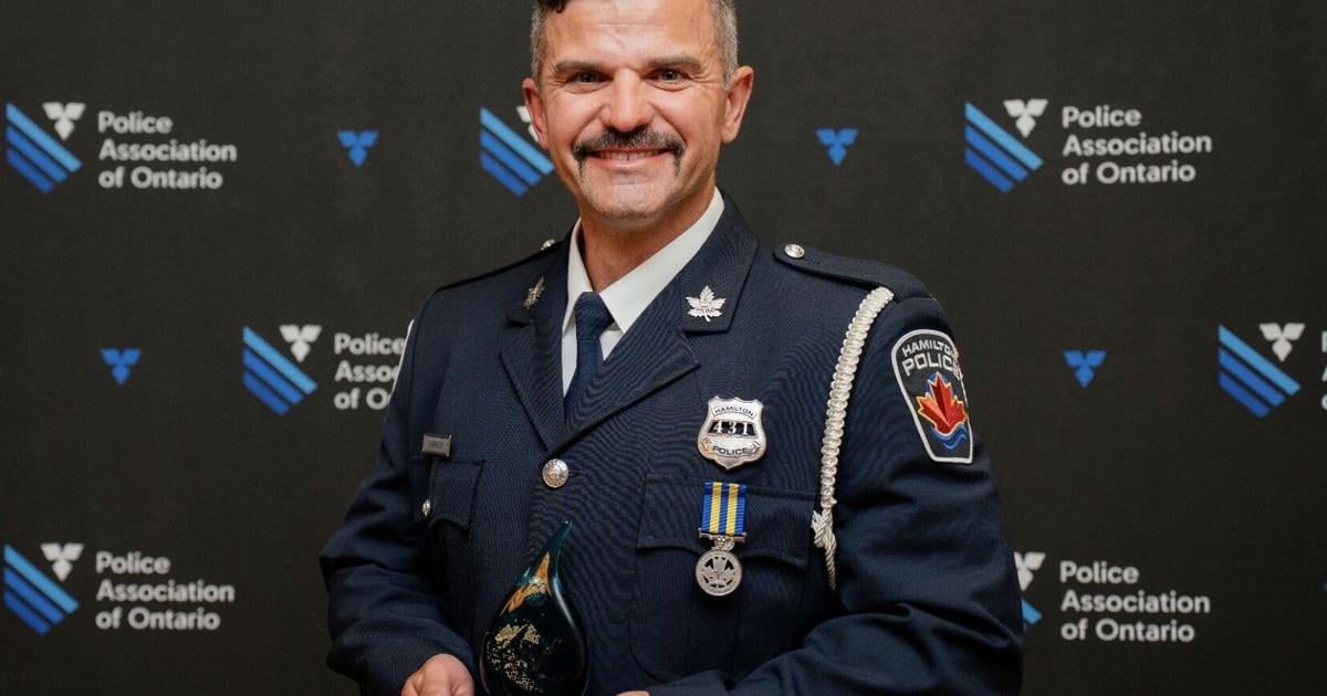 Handy ‘selfless’ Hamilton cop wins hero award for ‘going above and beyond’