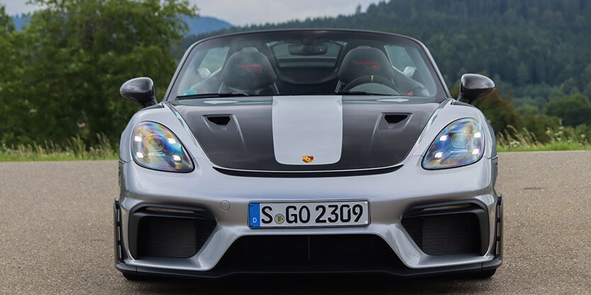 GT SPIRIT - Voiture de 2023 couleur rose - PORSCHE 718 Spyder