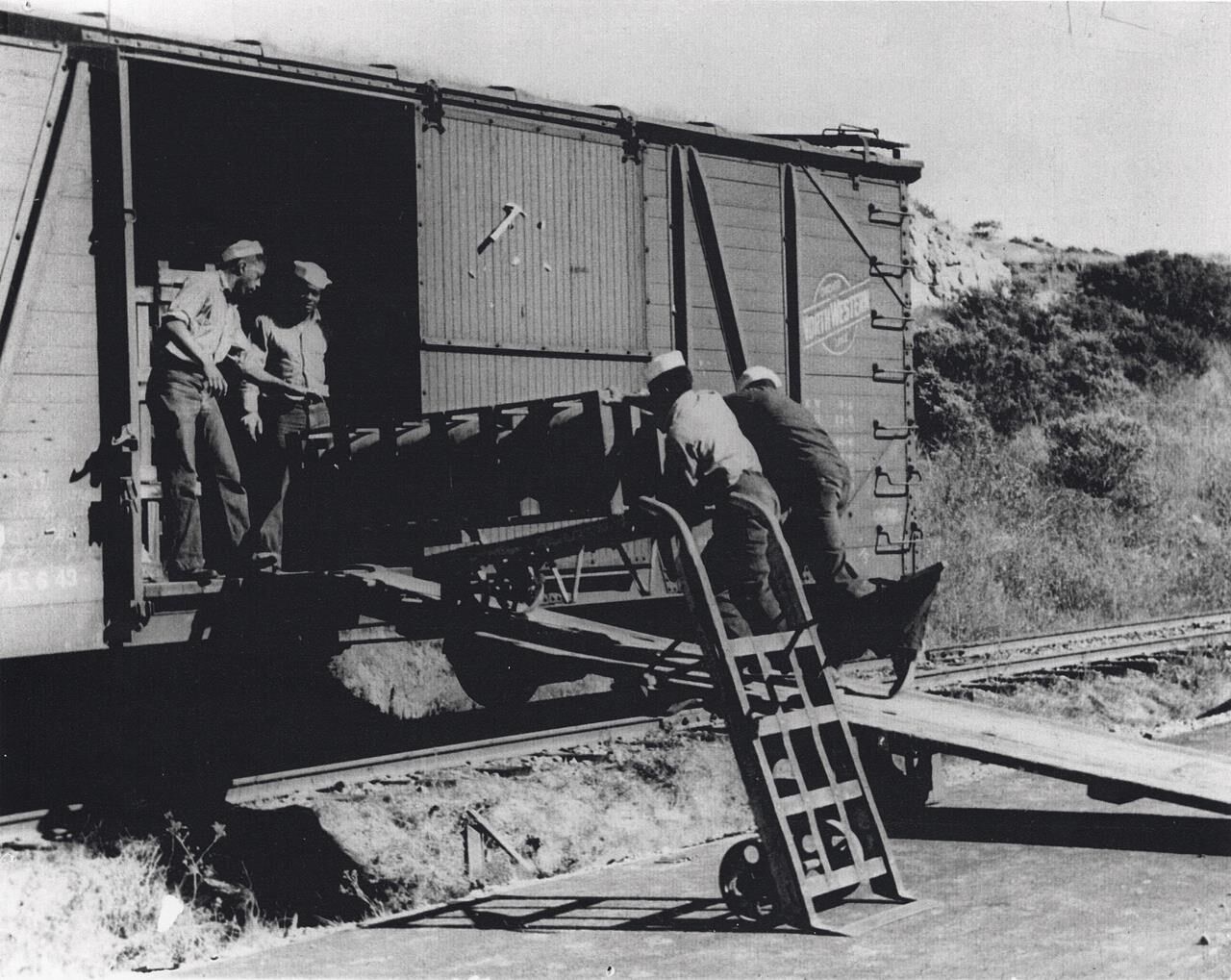 Navy Exonerates 256 Black Sailors Unjustly Punished In 1944 After A ...