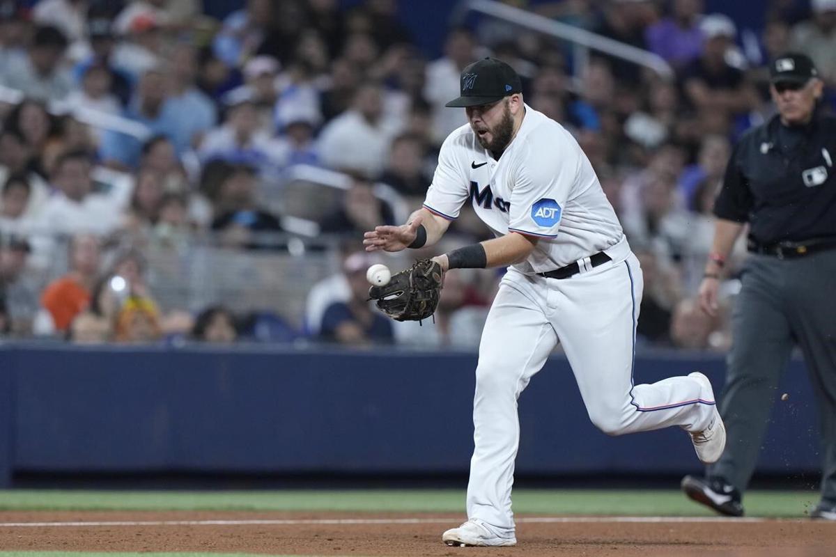 Kyle Tucker hits tiebreaking homer in 7th, Astros rally past Marlins