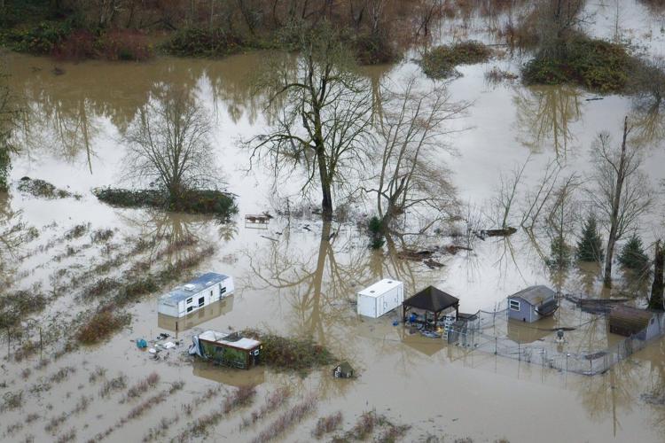 Record flooding threatens Washington as more heavy rain pounds the ...