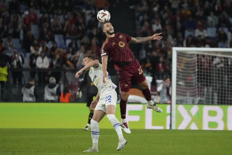 Mourinho gets red card as Fenerbahce holds Man United to 11 draw in