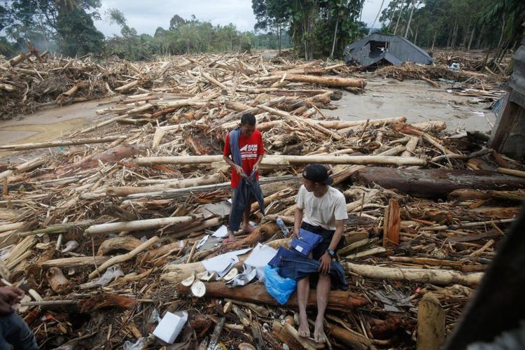 More than 1,300 dead from floods in Indonesia, Sri Lanka and Thailand ...