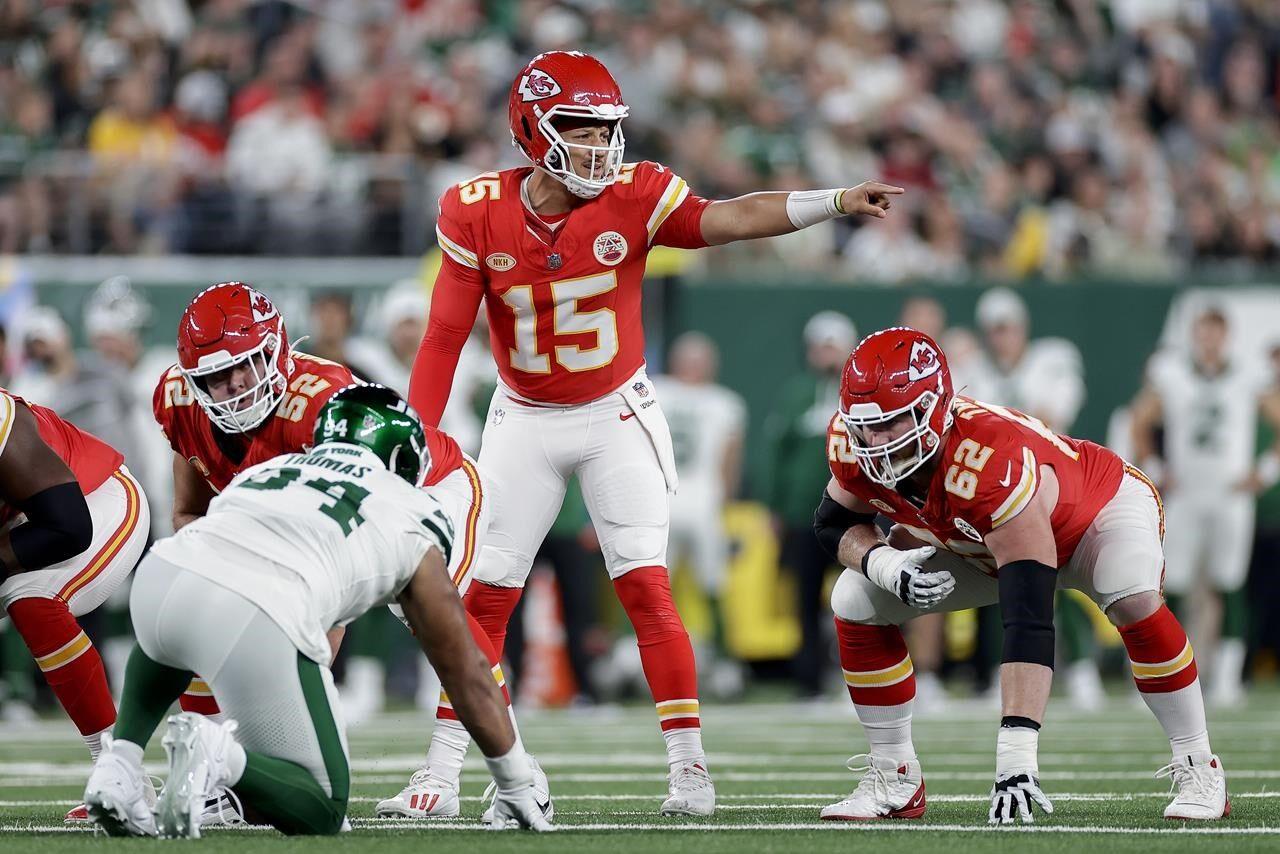 Backup job to Chiefs QB Patrick Mahomes remains tight as preseason finale  nears - The San Diego Union-Tribune