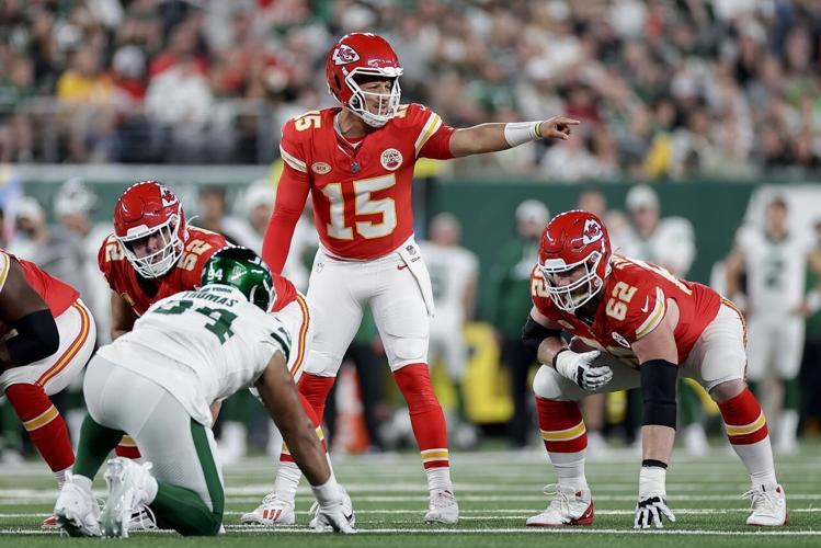 Patrick Mahomes, Chiefs hold on to beat Jets 23-20 with Taylor Swift, Aaron  Rodgers watching