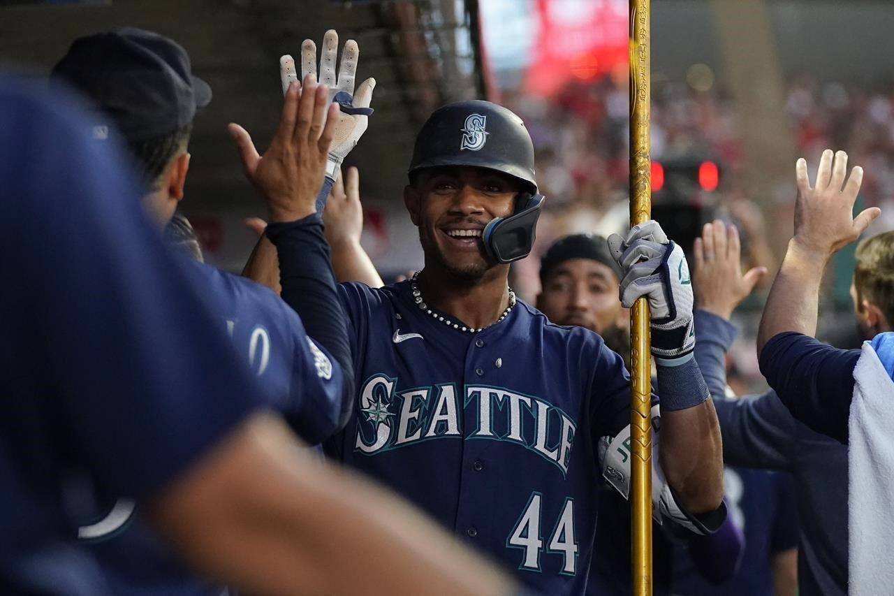 Eugenio Suarez comes through in 10th as Mariners sweep Angels