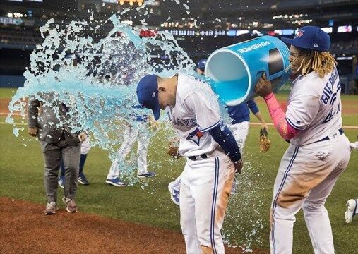 Blue Jays' Cavan Biggio brings in winning run the hard way