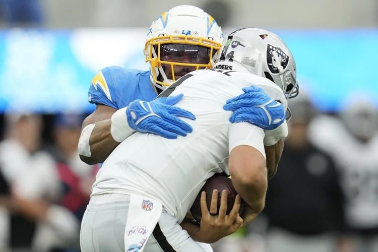 Khalil Mack's 6 sacks, Justin Herbert's 3 touchdowns propel Chargers to  24-17 win over Raiders