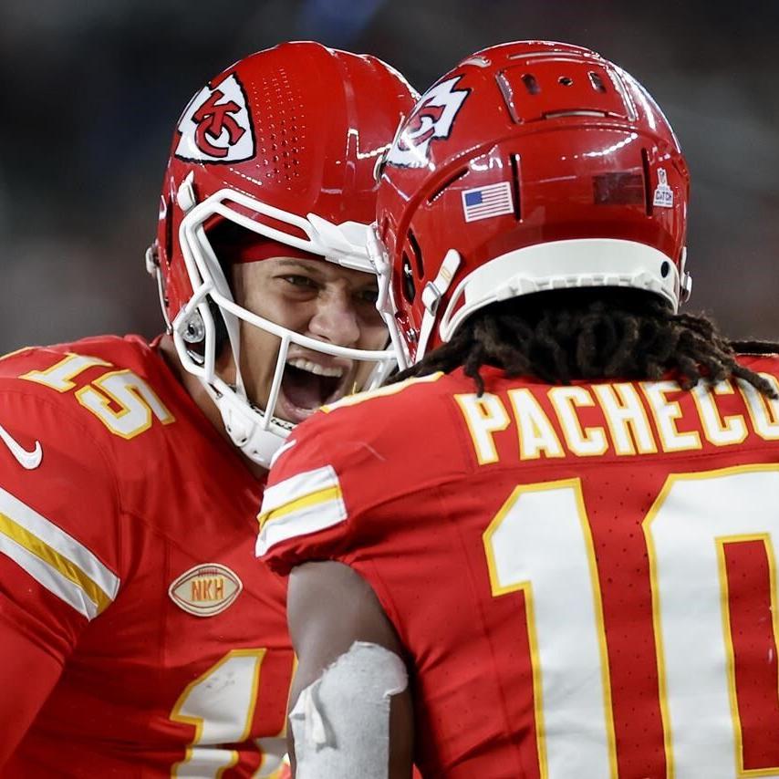 Chiefs' Patrick Mahomes audibled to Travis Kelce's 25-yard reception