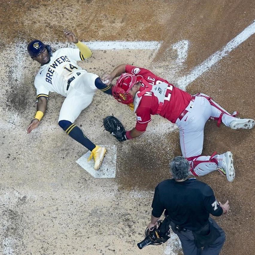 Suárez HR off Hader in 9th lifts Reds over Brewers 4-3