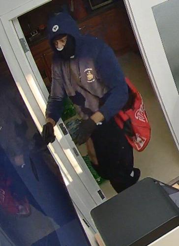 Hamilton police looking for suspects Cash for Gold robbery