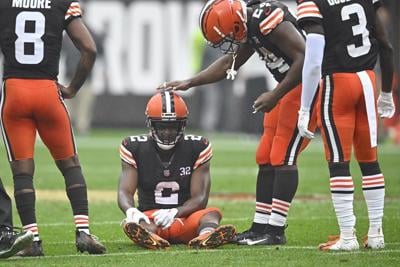 T.J. Watt's scoop-and-score lifts Steelers past Browns 26-22 as Cleveland  loses Nick Chubb to injury