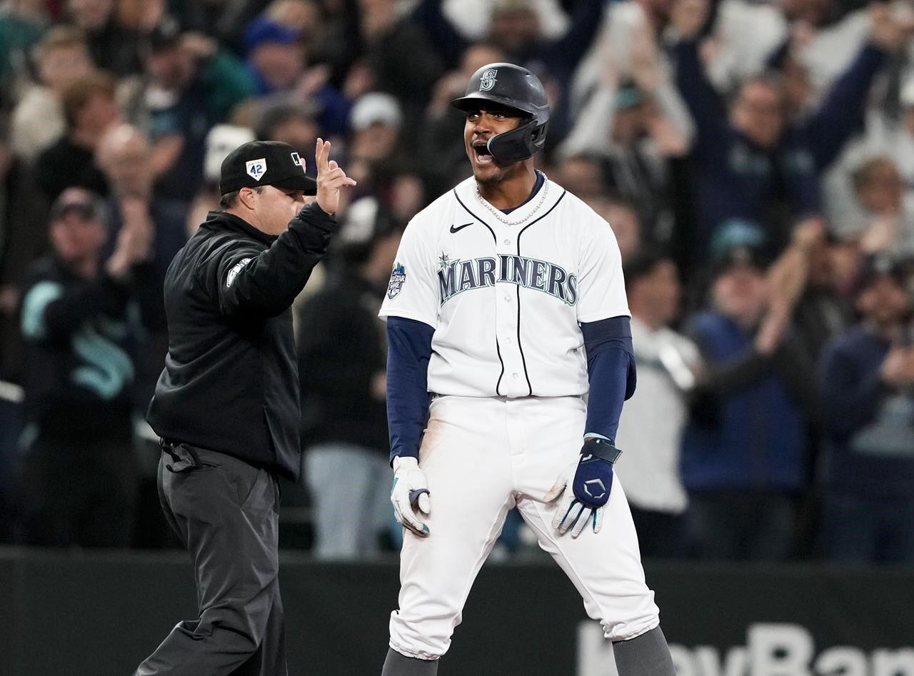 Logan Gilbert shuts down Padres, gets help from Julio Rodríguez catch as  Mariners win 2-0