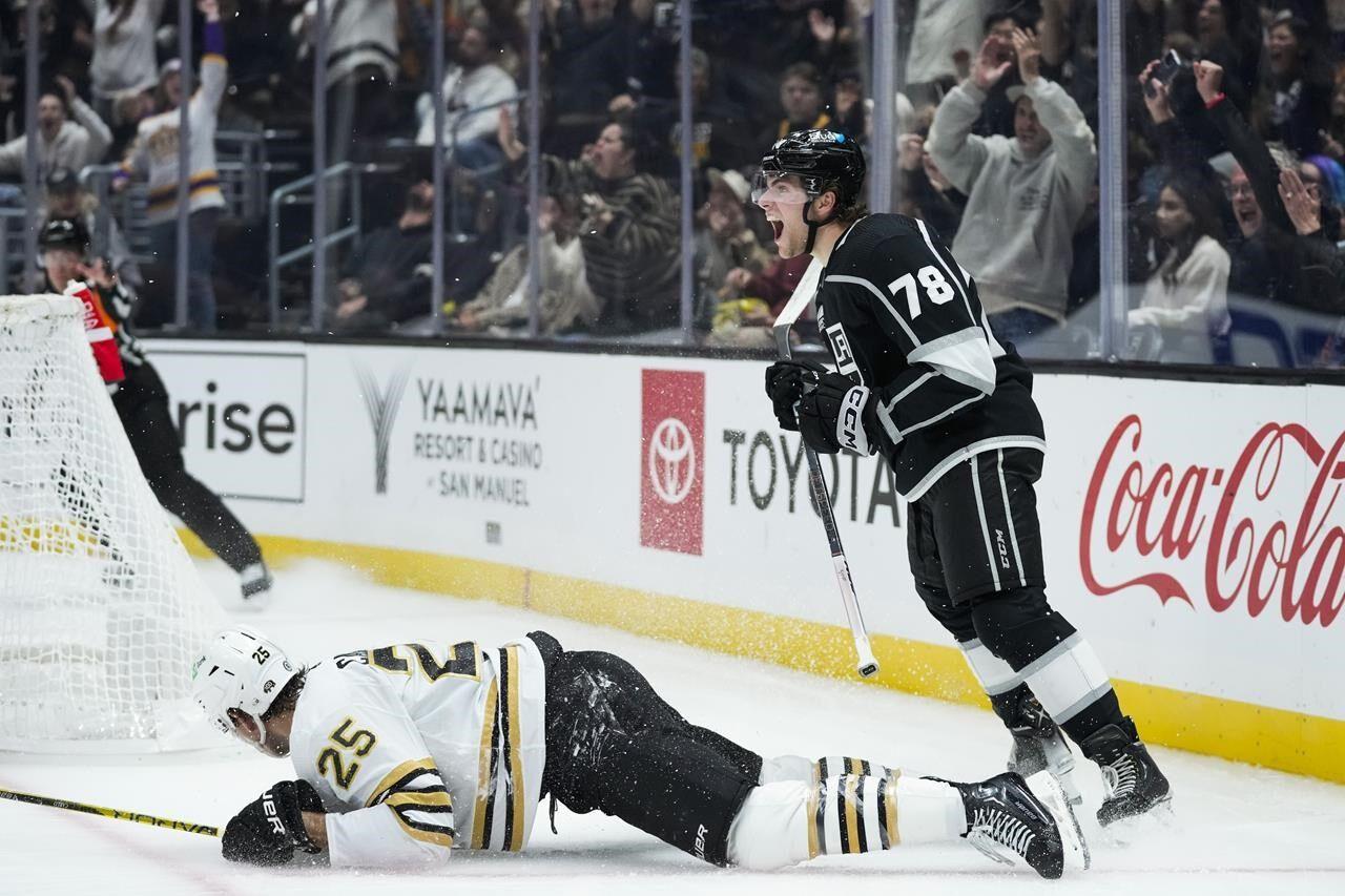 Cam Atkinson scores twice, Flyers beat Bruins 6-3