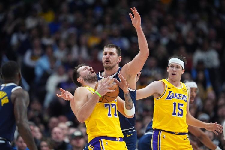 LeBron James breaks the NBA career field goals record in the Lakers ...