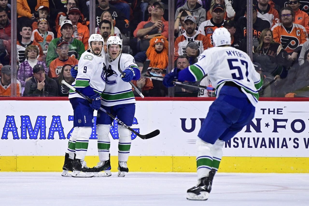 Lankinen Stops 26 Shots, Canucks Blank Flyers 3-0