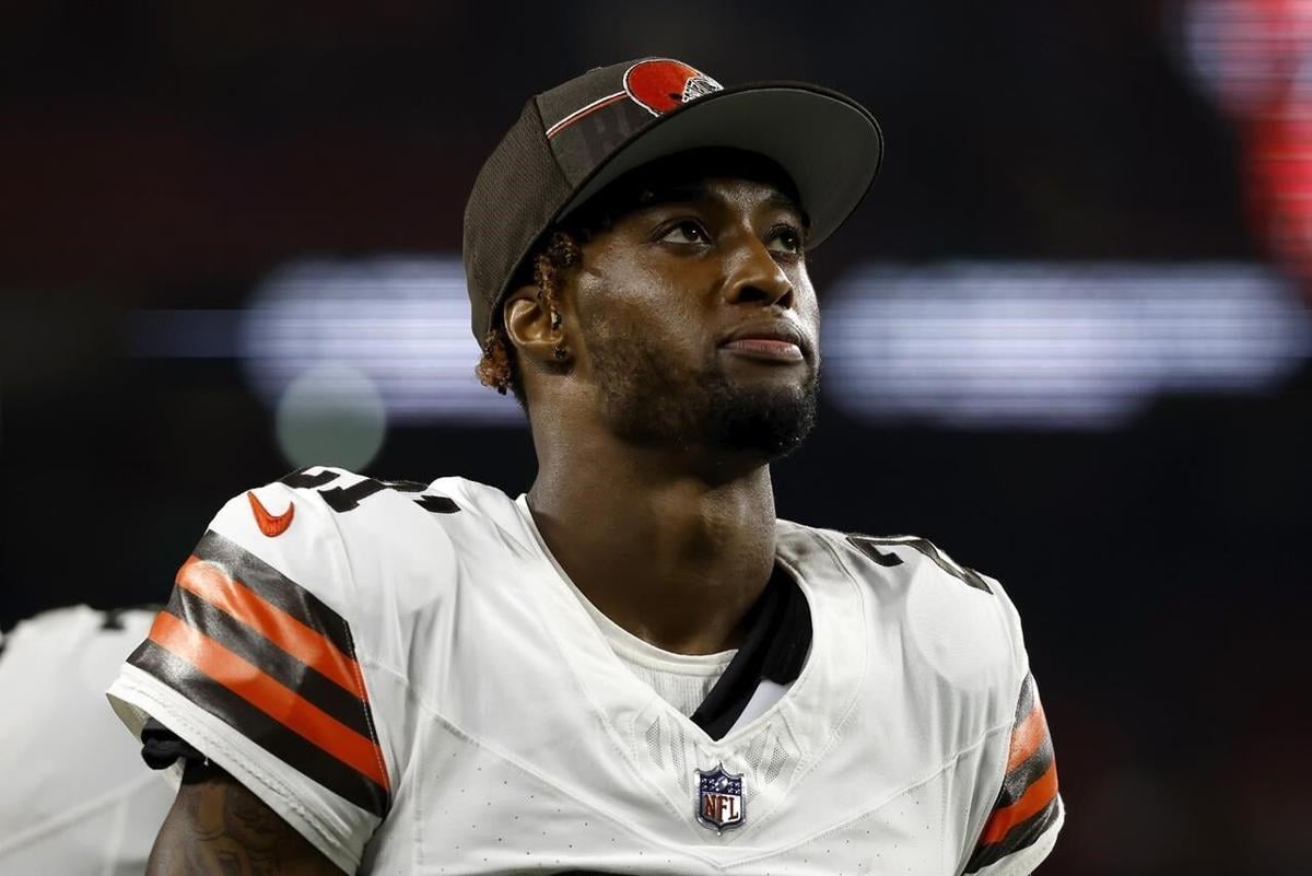 Browns top cornerback Denzel Ward limited in practice as he