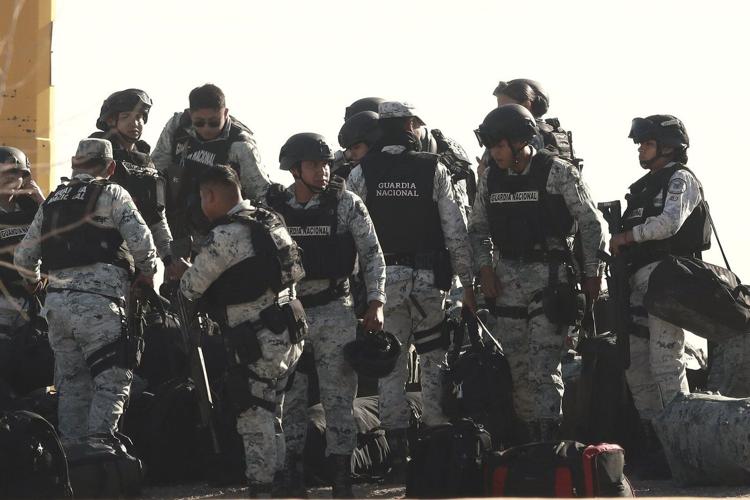 Mexico deploys the first of 10,000 National Guard troops to US border ...
