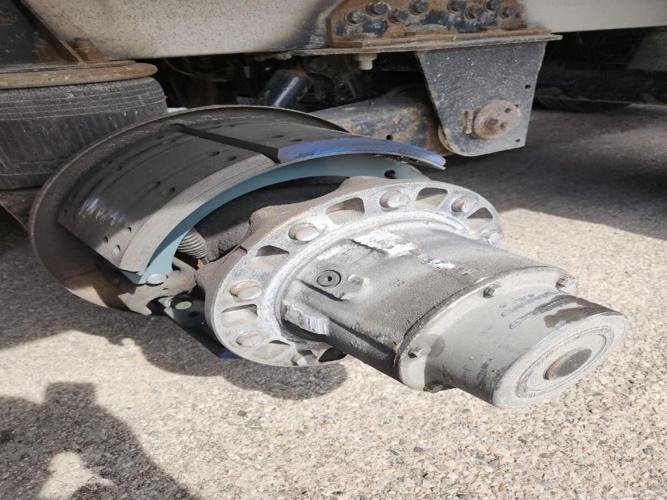 Transport truck loses wheels on Highway 403 in Brantford